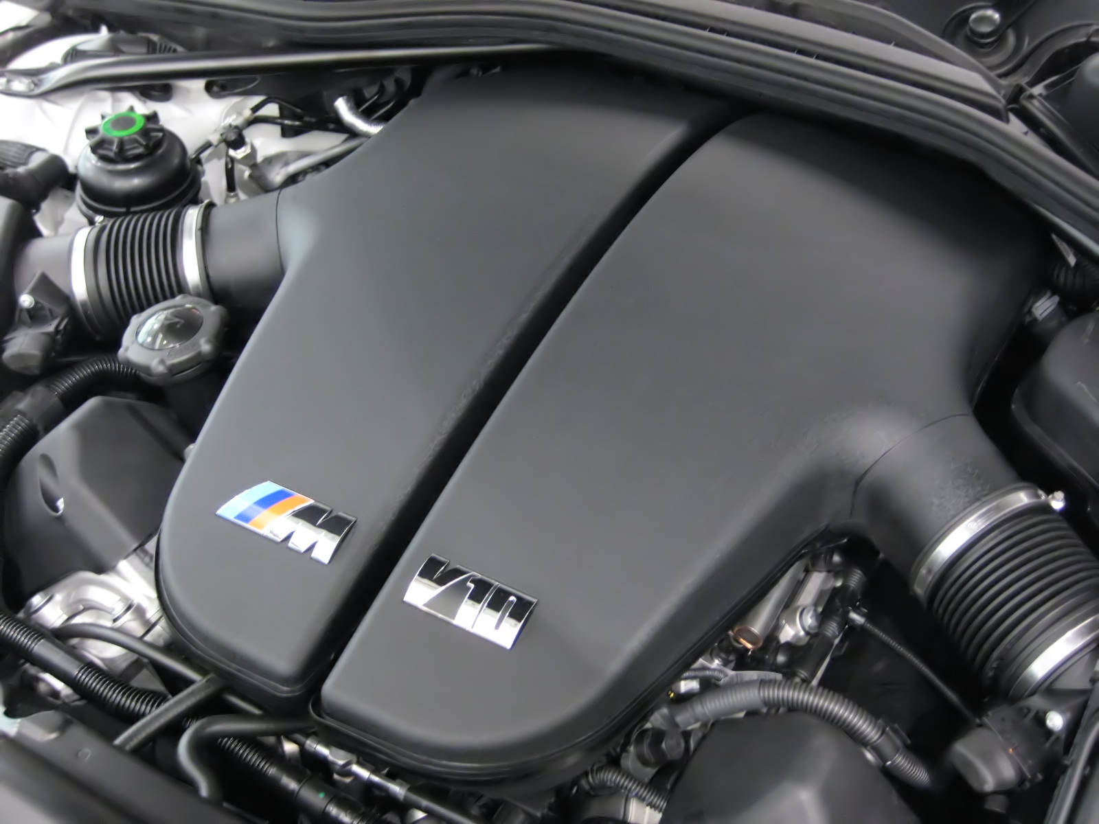 2000 BMW S85B50